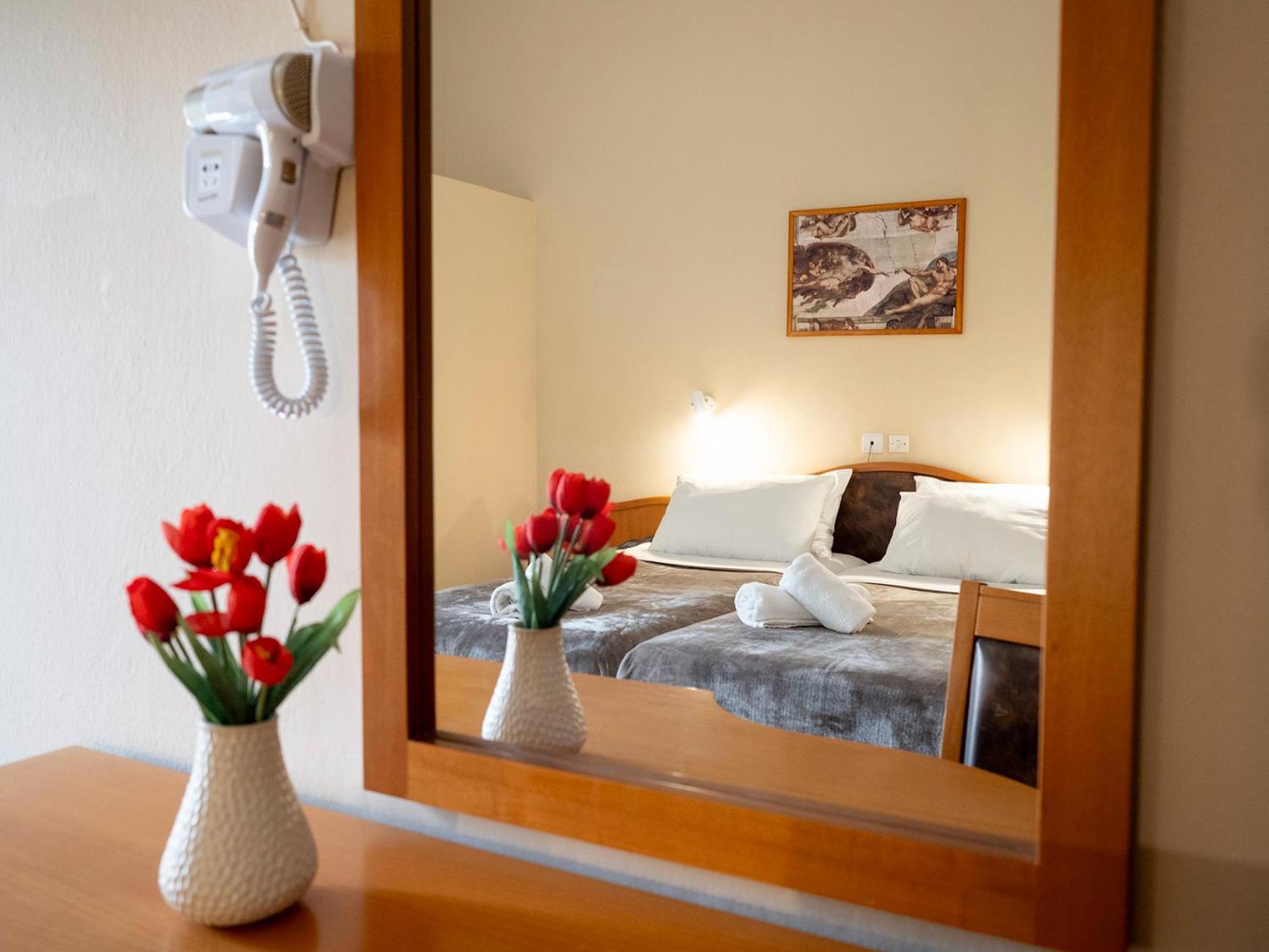 Hotel Sappho 2*